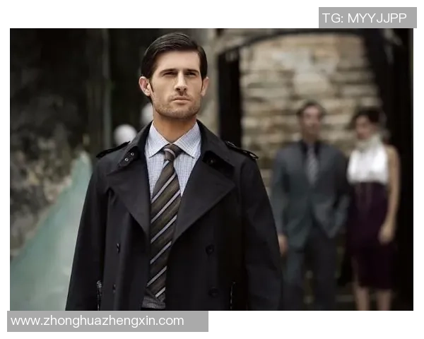 足球明星身着白色衣服展现独特风采引领时尚潮流